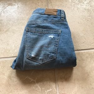 ADORABLE american eagle mom jeans